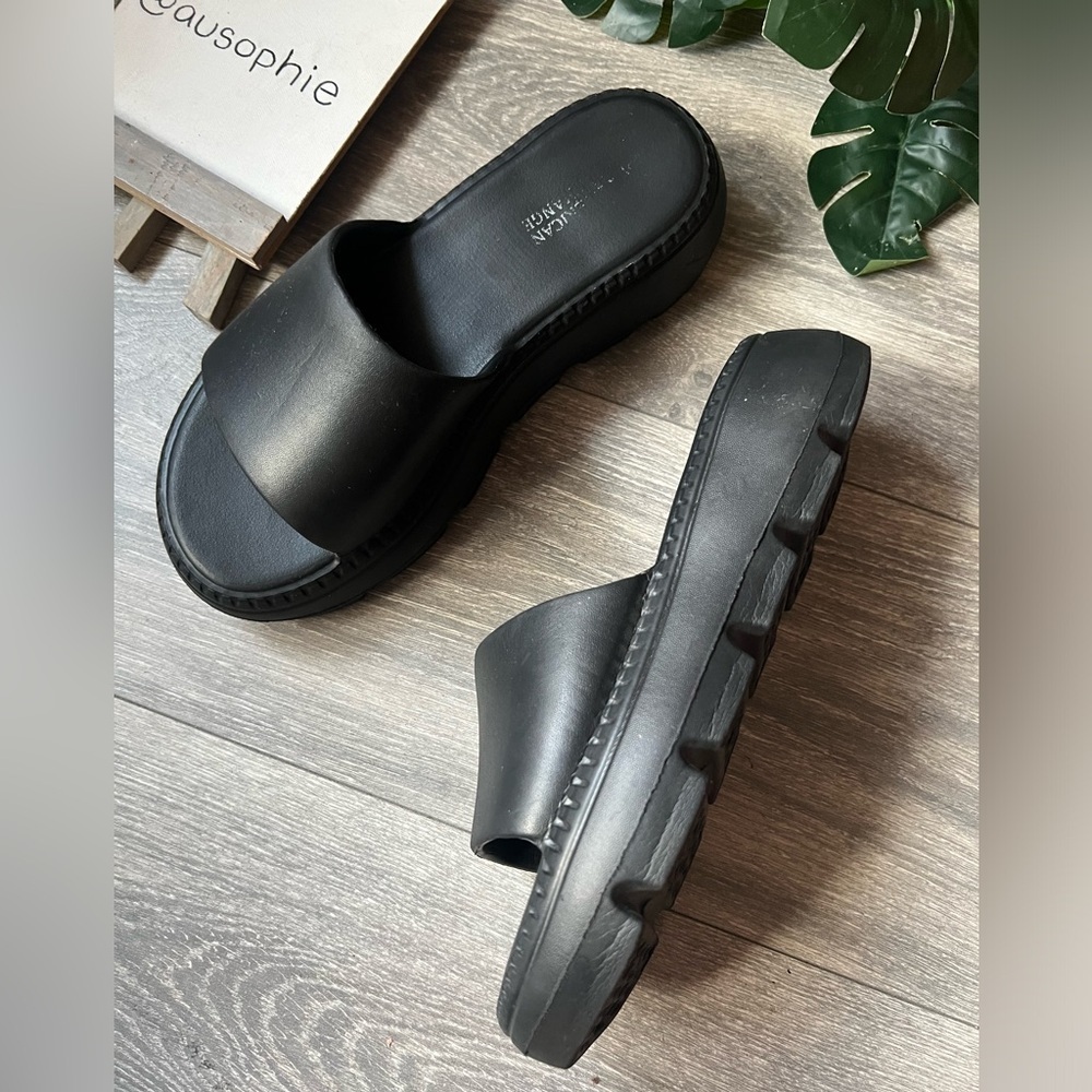 American exchange chunky platform slip on sandals in Black. Size 8.